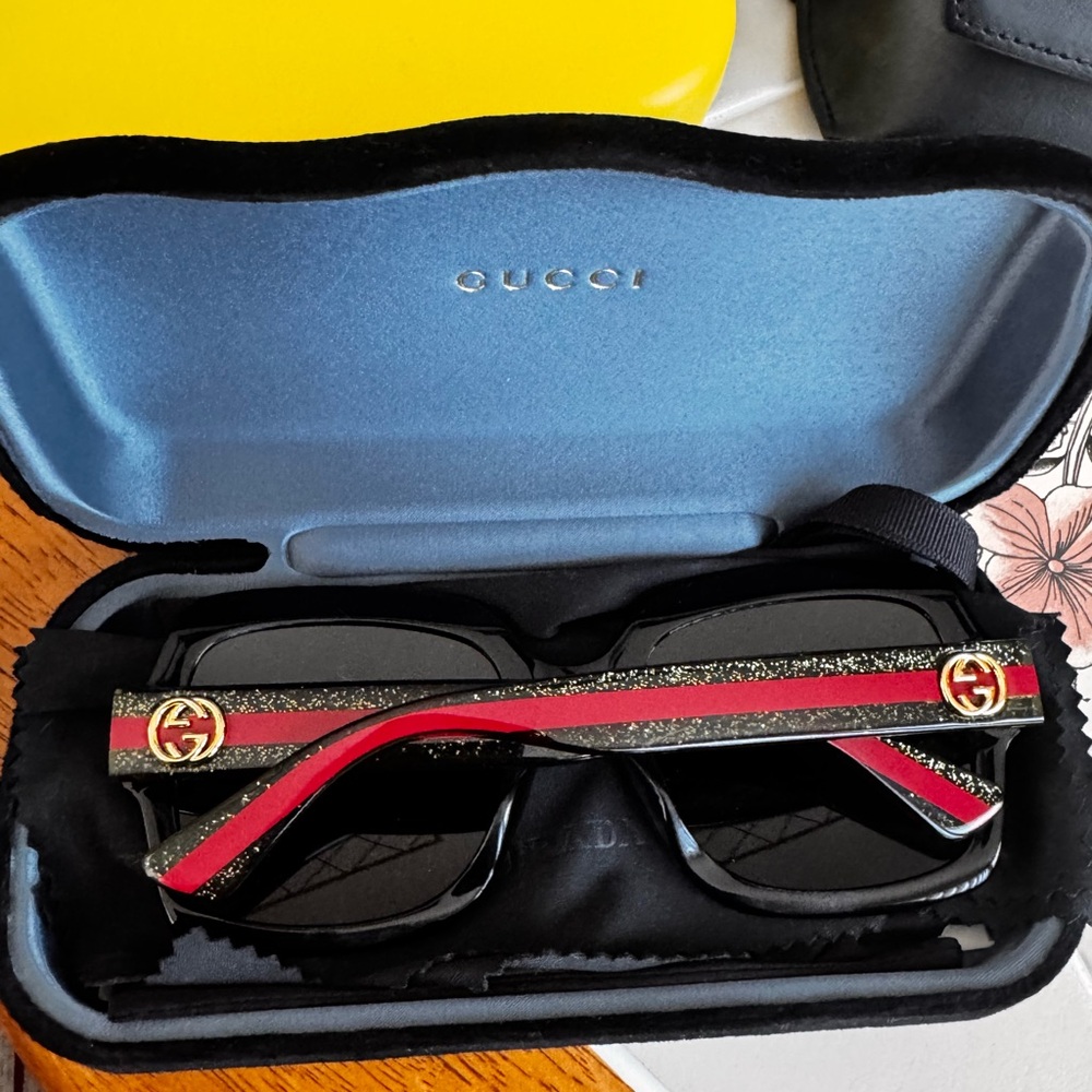 New Gucci Oversized Black Sunglasses Style GG0036SN - Picture 5 of 8